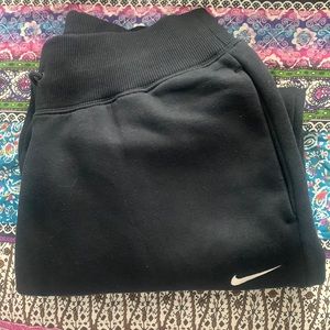 Black Nike sweatpants